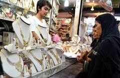 Gold Price: ইদের দিনে কমল সোনার দাম! কলকাতায় কত মূল্যে বিকোচ্ছে?