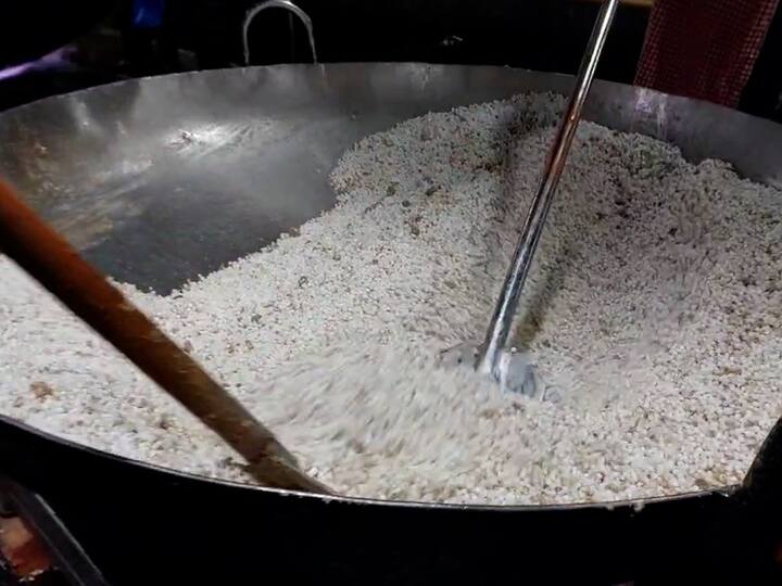 शिर्डी पंचक्रोशीतील स्थानिक भाविक आवर्जून या प्रसादरुपी खिचडीचा आस्वाद घेण्यासाठी येत असतात