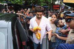 Satyaprem Ki Katha: कार्तिक आर्यन ने फिल्म की रिलीज के बाद किए बप्पा के दर्शन, भीड़ से घिरे आए नजर