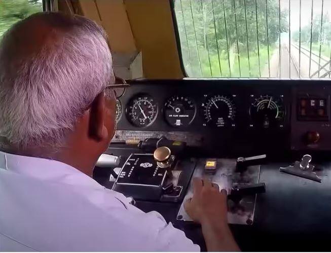 Train Loco Pilot Work how do loco pilot work and Responsbilities of them Read here many interesting facts ਟ੍ਰੇਨ ਨੂੰ ਮੋੜਨ ਦਾ ਕੰਮ ਤਾਂ ਆਟੋਮੈਟਿਕ ਹੁੰਦਾ ਹੈ...ਫਿਰ ਟ੍ਰੇਨ ਦੇ ਡਰਾਈਵਰ ਕੀ ਕਰਦੇ ਹਨ?