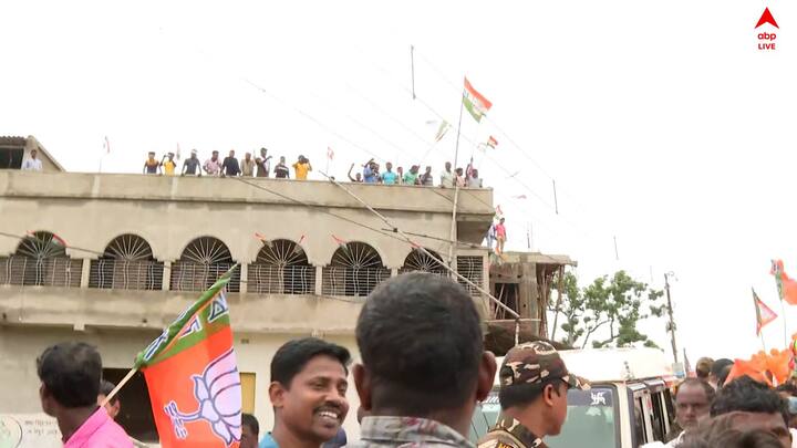 বিজেপির জেলা পরিষদ প্রার্থী শুভঙ্কর মাহাতোর বাড়িতে যান তিনি। মূলত এই প্রার্থীকেই মারধর করার ছবি ভাইরাল হয়েছিল।