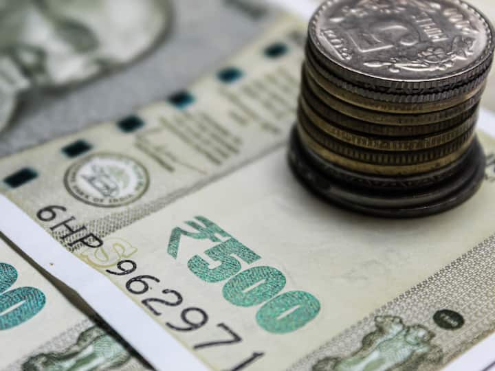 DCB Bank fixed deposits Senior citizens can earn up to 8.5 Percent interest rate on these FD tenures DCB Bank FD Rates: ఫిక్స్‌డ్‌ డిపాజిట్లపై 8.5% వడ్డీ ఇక్కడే సాధ్యం!