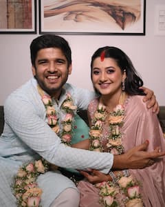 Anamika Uday Marriage: সিঁথিতে চওড়া সিঁদুর, কেক কেটে উদযাপন, অনামিকা-উদয়ের বিয়েতে বলিউড ঘরানার ছোঁয়া