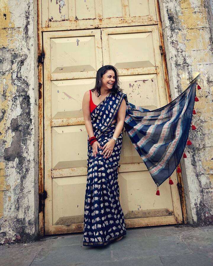 What do you think of Sumona's saree looks? Let us know