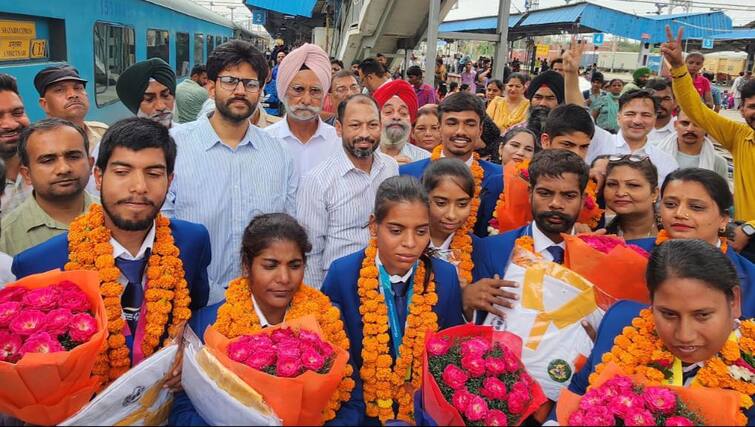 Punjab players shine in Special Olympics, 7 players won three gold, one silver and four bronze medals Sports News: ਬਰਲਿਨ ਸਪੈਸ਼ਲ ਓਲੰਪਿਕਸ 'ਚ ਪੰਜਾਬੀ ਖਿਡਾਰੀਆਂ ਨੇ ਬਣਾਇਆ ਰਿਕਾਰਡ, ਘਰ ਪਰਤਣ 'ਤੇ ਹੋਇਆ ਧਮਾਕੇਦਾਰ ਸਵਾਗਤ