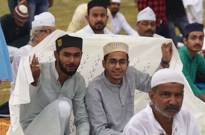 এদিন সারা ভারতে পালিত হয়েছে ইদুজ্জোহা। নমাজ পড়েছেন আবালবৃদ্ধবণিতা।