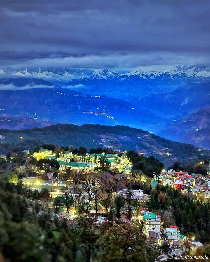 दिल्ली से आप पठानकोट पहुंचेंगे और पठानकोट से आपको डलहौजी के लिए बस मिल जाएगी. जिसका किराया लगभग दो सौ रुपए से 300 तक हो सकता है.