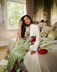 PICS: યૂકેના પીએમ ઋષિ સુનકના રિસેપ્શનમાં ફ્લૉરલ સાડીમાં Sonam Kapoor લાગી કયામત, પતિ આનંદ આહૂજા પણ ફિદા