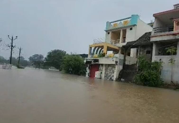 Heavy rain disrupts life in Bhiwandi Many villages were cut off due to flooding everywhere Bhiwandi Rain: भिवंडीत मुसळधार पावसाने जनजीवन विस्कळीत; सर्वत्र पूरस्थिती निर्माण झाल्याने अनेक गावांचा संपर्क तुटला