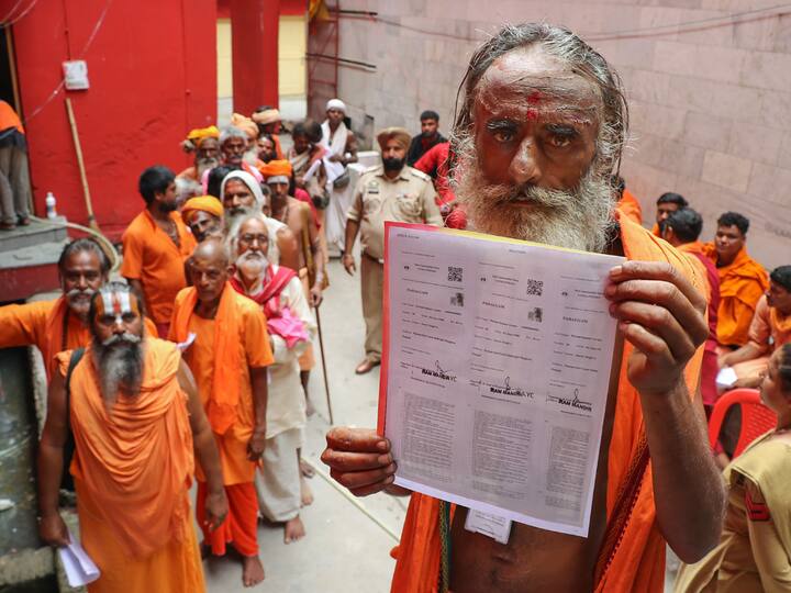 Over 1,500 pilgrims, including sadhus, have arrived in Jammu city for the yatra. A special camp for registration of sadhus has been set up at Purani Mandi-based Ram temple complex. (Image Source: PTI)