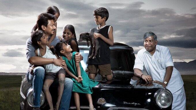 சமூகநீதி சமத்துவ மக்கள் கழகத்தின் மாவட்டச் செயலாளர் ஆதிக்க வர்க்கத்தை சார்ந்த ஃபகத் பாஸில். அந்தக் கட்சியின் எம்.எல்.ஏ பட்டியலின சமூகத்தைச் சார்ந்த வடிவேலு. வடிவேலின் மகனாக உதயநிதி ஸ்டாலினும், அவரது காதலியாக கீர்த்தி சுரேஷும் வருகின்றனர். உதயநிதியின் இடத்தில் கீர்த்தி சுரேஷ் நடத்தி வரும் இலவச கல்வி மையத்தை  ஃபஹத் ஃபாசில் அண்ணனாக வரும் சுனில் சேதப்படுத்துகிறார்.