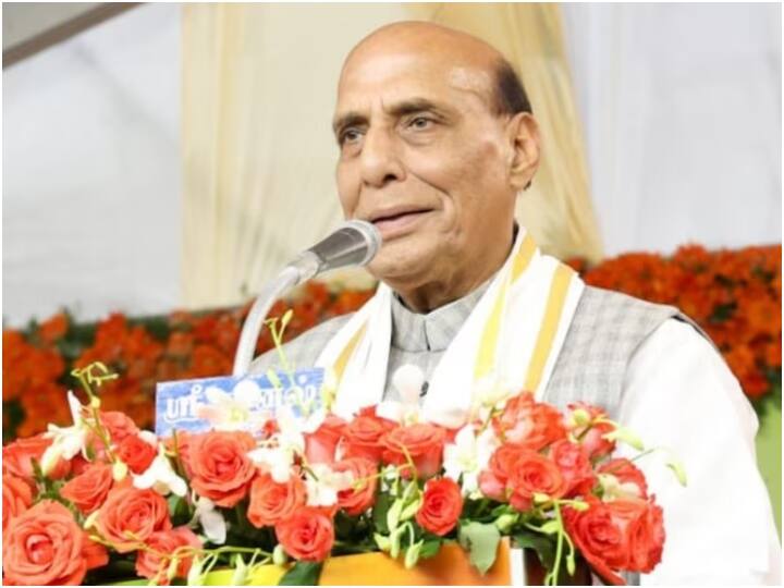 Rajasthan Assembly Election 2023 Rajnath Singh launches BJP Parivartan Yatra in Jaisalmer attacks on Rahul Gandhi Congress Rajasthan में BJP की परिवर्तन यात्रा, राजनाथ सिंह ने राहुल गांधी पर ली चुटकी, कहा- 'राहुल यान लैंड नहीं हुआ...'