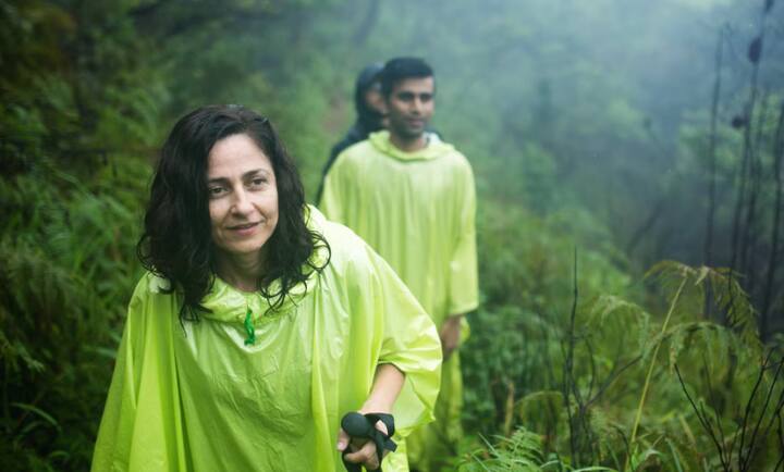 Monsoon Trek: पावसाळा आला की डोंगराळ भाग, धबधबे, हिरव्यागार ठिकाणी जाण्याचे बेत होतात, अशा वेळी विशेष काळजी घेणं आवश्यक असतं. काही वेळा दुर्घटना घडण्याचा धोका असतो.