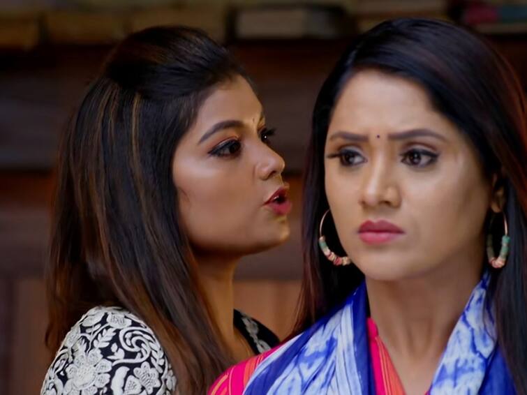 Samyuktha reveals shocking truth to radha in Madhuranagarilo June 29th serial episode Madhuranagarilo June 29th: ‘మధురానగరిలో’ సీరియల్: రాధను కాలనీ నుంచి వెళ్ళగొట్టేసిన సంయుక్త, అనుమానంలో శ్యామ్?