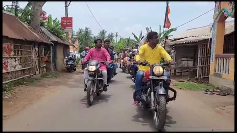 TMC Allegedly Ran Bike Rally In Support Of Its Candidate At Chandrakona Violating State Election Commissions Direction Panchayat Election:নির্বাচন কমিশনের নিষেধাজ্ঞাকে বুড়ো আঙুল দেখিয়ে বাইক মিছিলের অভিযোগ তৃণমূলের বিরুদ্ধে