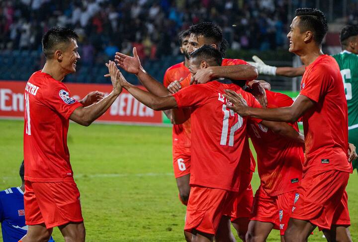 இந்த நிலையில், ஃபிபா எனப்படும் சர்வதேச கால்பந்து சம்மேளனம் புதிய தரவரிசை பட்டியலை வெளியிட்டுள்ளது. புதிய தரவரிசை பட்டியல்படி இந்திய அணி 100வது இடத்திற்கு முன்னேறியுள்ளது.