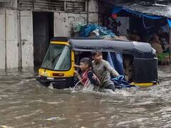 Imd Weather Update: बारिश का ट्रिपल अटैक! बाढ़, लैंडस्लाइड, वॉयर लॉगिंग, तस्वीरों में देखिए कैसे जीना हुआ मुहाल