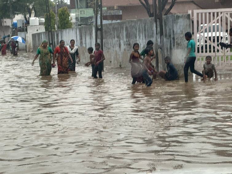 Gujarat Rain In Ahmedabad, areas including Nikol and Hebatpur were filled with rain water Gujarat Rain: અમદાવાદીઓ ઘરેથી નિકળતા પહેલા સાવધાન, અનેક રસ્તાઓ પાણીમાં ગરકાવ, વાસણા બેરેજનો એક દરવાજો ખોલવામાં આવ્યો