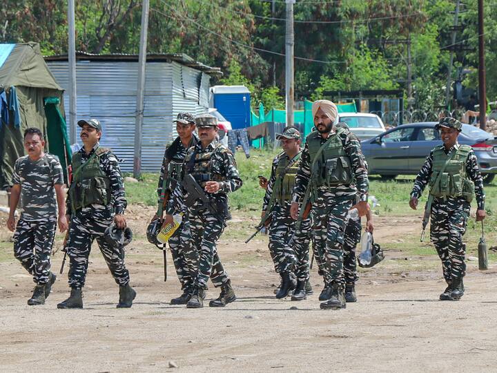 Security has been beefed up in Srinagar ahead of the Amarnath Yatra. Heavy deployment of soldiers was seen on the highways and various check posts have been set up. (Image Source: PTI)