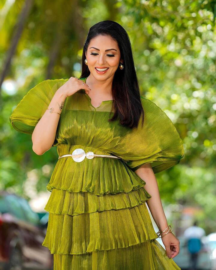 సోషల్ మీడియాలోనూ యాక్టీవ్ గా ఉంటుంది.