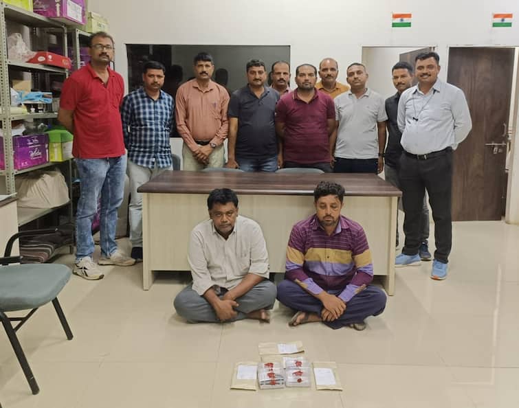 DRUGS: two accused arrested with mephedrone drugs by sog police in morbi and wankaner highway DRUGS: ફરી એકવાર ડ્રગ્સ પકડાયુ, 6 લાખનું મેફેડ્રૉન બાઇક પર લઇને વેચવા નીકળેલા બે શખ્સોને SOGએ દબોચ્યાં