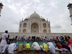 In Pics: आगरा से लखनऊ तक बकरीद की धूम, कड़ी सुरक्षा के बीच हुई ईद-उल-अजहा की नमाज, देखें तस्वीरें