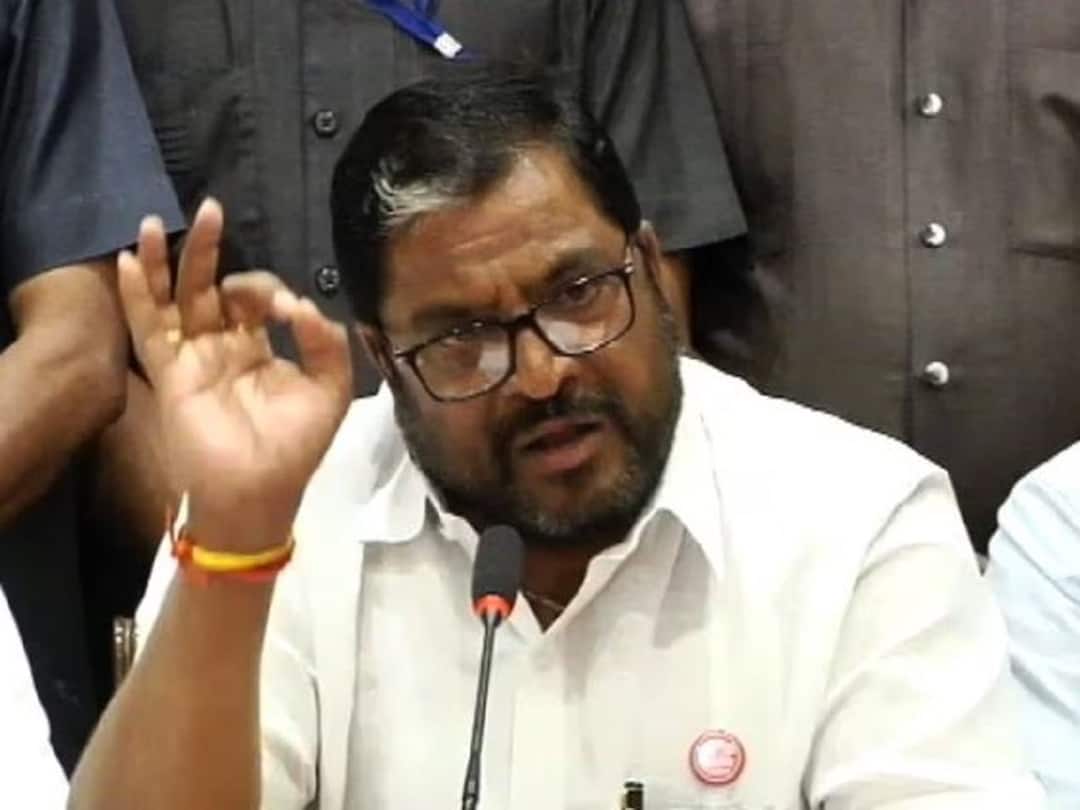 Sugarcane : FRP मध्ये केलेली वाढ म्हणजे डोंगर पोखरुन हाती लागलेली उंदराची पिल्ली, राजू शेट्टींची सरकारवर खोचक टीका Farmers Leader Raju Shetti criticism on Central govt for Sugarcane FRP swabhimani shetkari sanghatana Sugarcane : FRP मध्ये केलेली वाढ म्हणजे डोंगर पोखरुन हाती लागलेली उंदराची पिल्ली, राजू शेट्टींची सरकारवर खोचक टीका