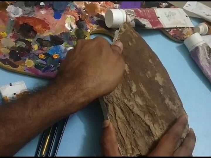 सिंधुदुर्गातील एका चित्रकारानं अनोख्या पद्धतीनं आषाढी एकादशी साजरी केली आहे.