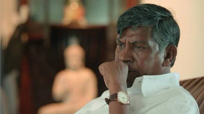 அதை பார்த்து கொந்தளித்து எழுகிறார் உதயநிதி, அதன் பிறகு நடந்த பிரச்சினைகள் என்ன? படத்தின் முடிவில் யார் ஜெய்த்தது என்பதே மீதி கதை.