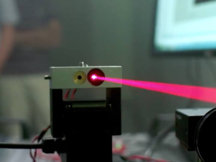 Laser Internet: तार से नहीं बल्कि अब एयरटेल लेजर की मदद से आपको देगा हाई स्पीड इंटरनेट, पहाड़ियों पर भी मिलेगी फुल स्पीड Airtel and Google will deliver High speed internet with Laser technology speed up to 20GBPS details Laser Internet: तार से नहीं बल्कि अब एयरटेल लेजर की मदद से आपको देगा हाई स्पीड इंटरनेट, पहाड़ियों पर भी मिलेगी फुल स्पीड