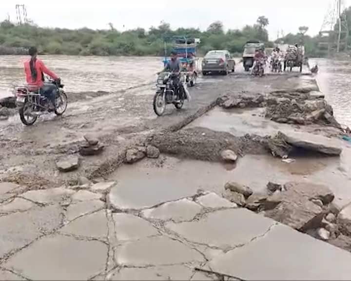 Gujarat Rains 106 roads closed due to heavy rains in the state details inside Gujarat Rains: રાજ્યમાં ભારે વરસાદથી 106 રસ્તાઓ બંધ, આ જિલ્લામાં સૌથી વધુ અસર