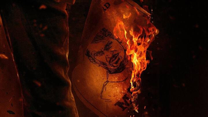 நடிகர் தனுஷ் அடுத்ததாக சேகர் கம்முலா இயக்கத்தில் தமிழ், தெலுங்கு, மலையாளம் ஆகிய மொழிகளில் வெளியாகவுள்ள படத்தில் நடிக்க உள்ளார்.இந்தப் படத்தில் தனுஷ் ஜோடியாக நடிக்க பாலிவுட் நடிகை கங்கனா ரனாவத்திடம் பேச்சுவார்த்தை நடப்பட்டு வருவதாகத் தகவல்கள் வெளியாகி வருகின்றன.