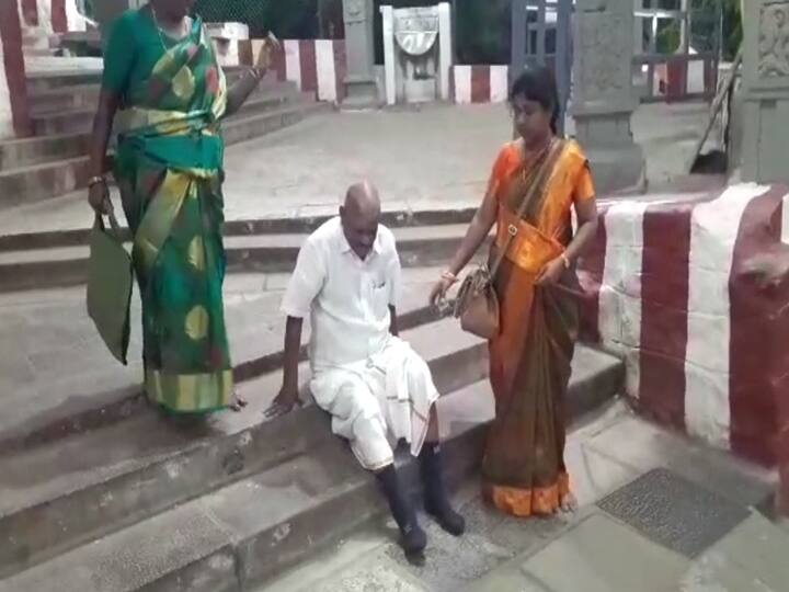 Palani Murugan Temple Staff Refuses To Permit Elderly Man On Electric Traction Train Later Man Crawls On Steps TNN Palani Temple: மின் இழுவை ரயிலில் ஏற்றாத ஊழியர்கள்;  படிப்பாதையில் தவழ்ந்து வந்த முதியவர் - பழனி கோயிலில்  சோகம்