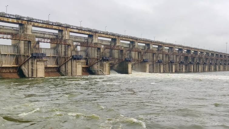 Rain: more than 20 village on alert mode due to Heavy rain and machhu dam 3 water flow Rain: ભારે વરસાદથી મચ્છુ 3 ડેમ ફૂલ થતાં આ 20 ગામો પર ખતરો, કરાયા સાવચેત