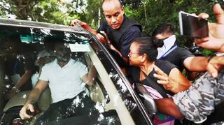 Manipur: After Convoy Stopped, Rahul Gandhi Reaches Churachandpur by Chopper Manipur Violence: કાફલો રોક્યા બાદ હેલિકોપ્ટર દ્વારા ચુરાચાંદપુર પહોંચ્યા રાહુલ ગાંધી, પીડિતોને મળી સાંભળી વ્યથા