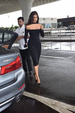 Pooja Hegde: ముంబై ఎయిర్ పోర్టులో పూజా- స్టైలిష్ లుక్ లో గ్లామర్ మెరుపుల్