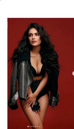 Neha Malik: ਬਲੈਕ ਬਿਕਨੀ 'ਚ ਨੇਹਾ ਮਲਿਕ ਨੇ ਝੁਕ ਝੁਕ ਕੇ ਦਿੱਤੇ ਪੋਜ਼, ਤਸਵੀਰਾਂ ਨੇ ਉੱਡਾਏ ਪ੍ਰਸ਼ੰਸਕਾਂ ਦੇ ਹੋਸ਼