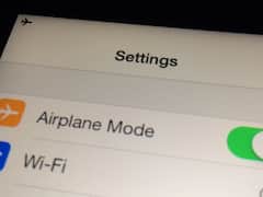 Flight में फोन को एयरप्लेन मोड में न रखने से क्या होगा? क्यों है जरुरी?