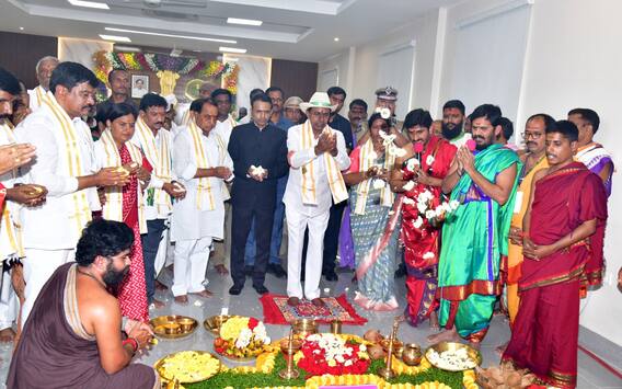 In Pics: ఆసిఫాబాద్‌లో సీఎం కేసీఆర్ పర్యటన, కలెక్టరేట్ ప్రారంభం - ఫోటోలు