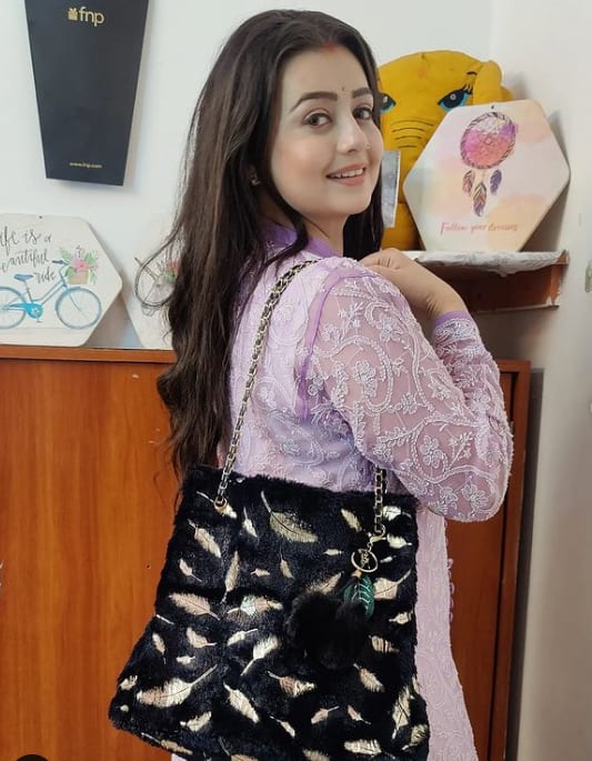 चाहत सोशल मीडिया पर काफी एक्टिव रहती हैं. वह आए दिन फैंस के लिए पोस्ट शेयर करती रहती हैं.