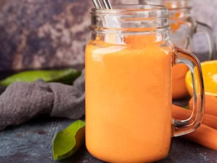 यह बनाना बेहद आसान है इसके लिए आपको ताजे आम, दही, ओट्स, शहद, चिया, सीड्स के साथ बनाया जा सकता है. यह खाने में सुपर मीठा और हल्का तीखा होता है. आप इसे आइसक्रीम या व्हीप्ड क्रीम के साथ भी खाया जा सकता है. इस रेसिपी में कुछ और मिठास जोड़ने के लिए इसमें थोड़ा कारमेल सॉस, चॉकलेट सॉस या शहद छिड़कें. इसे आप घर पर आसानी से आजमा सकते हैं.