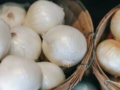 'सफेद प्याज' भी है बहुत फायदेमंद, इन्हें खाने से दूर हो सकती हैं शरीर की ये दिक्कतें