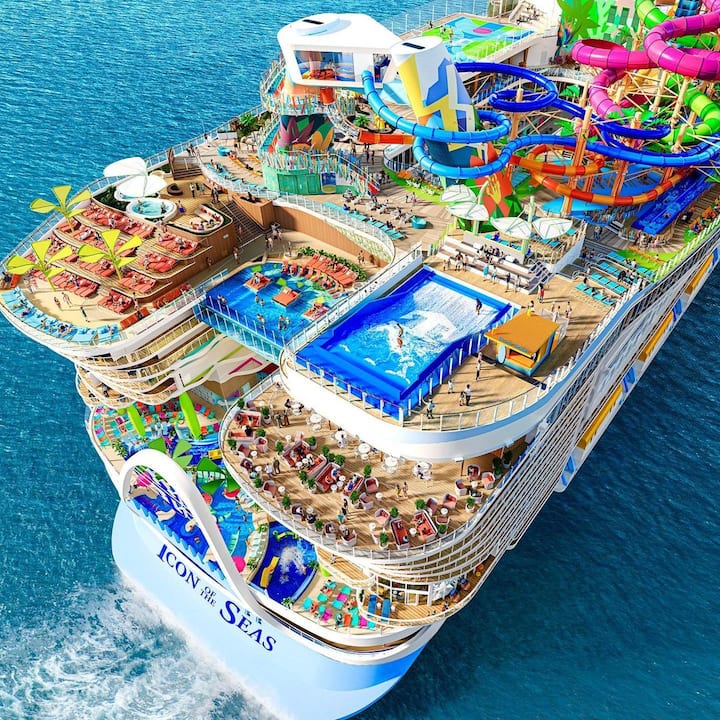 इस क्रूज़ का नाम है आइकॉन ऑफ द सीज. ये अब तक की सबसे लग्जरी क्रूज में से एक है. आइकॉन ऑफ़ द सीज 365 मीटर का सबसे विशाल जहाज है.