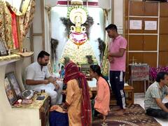 यूपी के इस मंदिर में भी ड्रेस कोड लागू, कहा- 'मर्यादित कपड़े पहनें, नहीं तो बाहर से दर्शन करें'