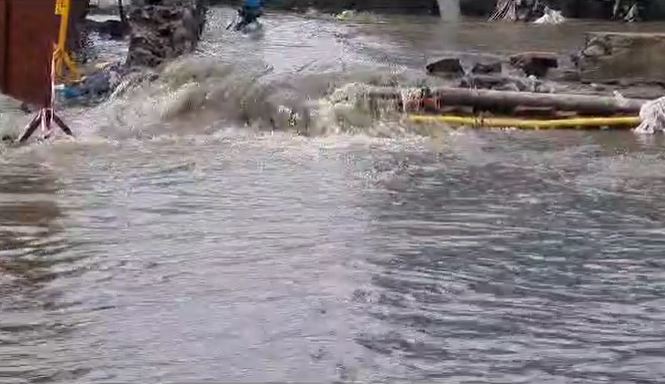 Mumbai Rain: मुंबईसह उपनगरात मुसळधार पाऊस, रेल्वेसह रस्ते वाहतुकीवर परिणाम  