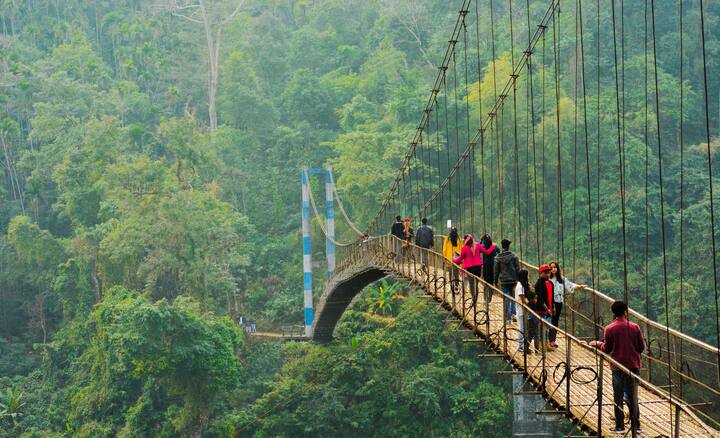 Low Budget Tourist Destination : प्रत्येकालाच फिरण्याची आणि प्रवास करण्याची आवड असते.