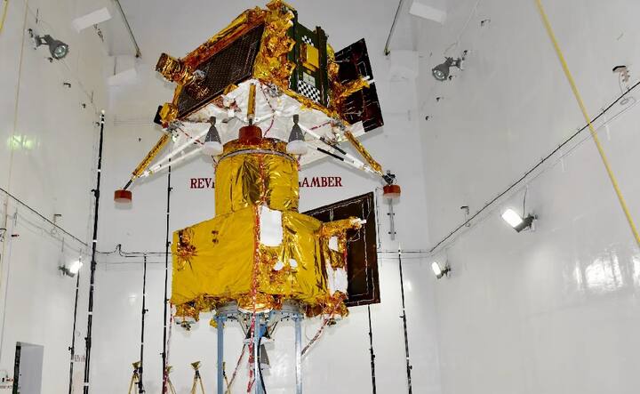 ISROના વડાના જણાવ્યા અનુસાર, ચંદ્રયાન-3 મિશનને પહેલા કરતાં વધુ બળતણ ક્ષમતા અને મજબૂત લેન્ડિંગ પગ સાથે ડિઝાઇન કરવામાં આવ્યું છે.