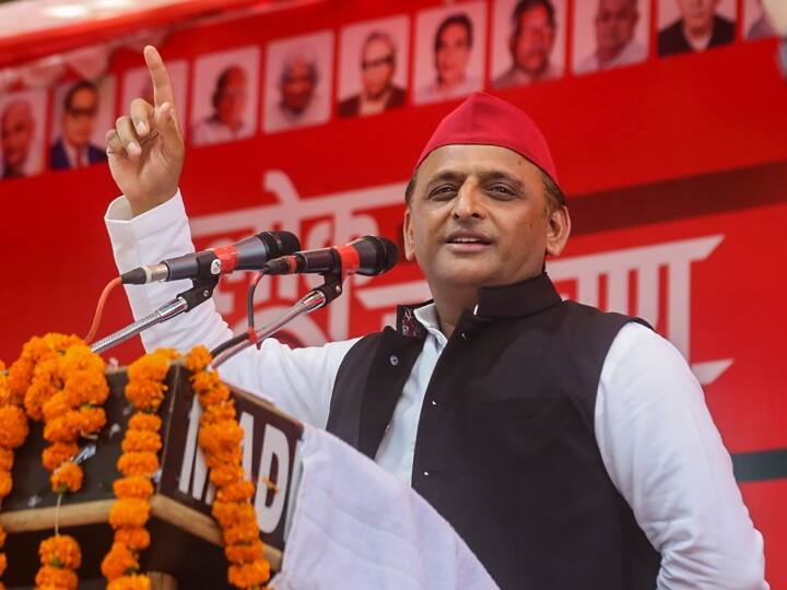Akhilesh Yadav taunt on BJP Government after Sharing Video of Varanasi Water logging Rain Kyoto Venice UP Politics: वाराणसी में सड़क जमा हुआ बारिश का पानी, अखिलेश यादव बोले- 'भाजपाई विकास का दिखा सच'