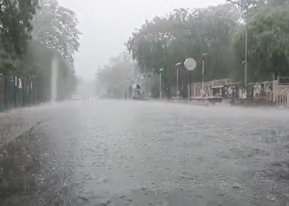 Ahmedabad Rain: અમદાવાદમાં ધોધમાર વરસાદ શરુ, અનેક વિસ્તારોમાં ભરાયા પાણી