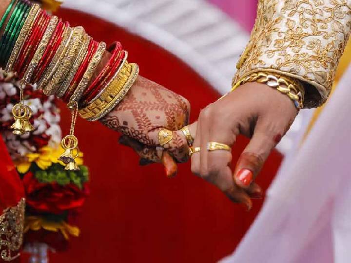 Newly Wedding Woman Complains Of Stomach Ache, Gives Birth Day After Marriage day in Telangana Telangana: திருமணம் முடிந்த மறுநாளே மணப்பெண்ணுக்கு பிறந்த குழந்தை.. அதிர்ச்சியில் கணவர் குடும்பத்தினர்..